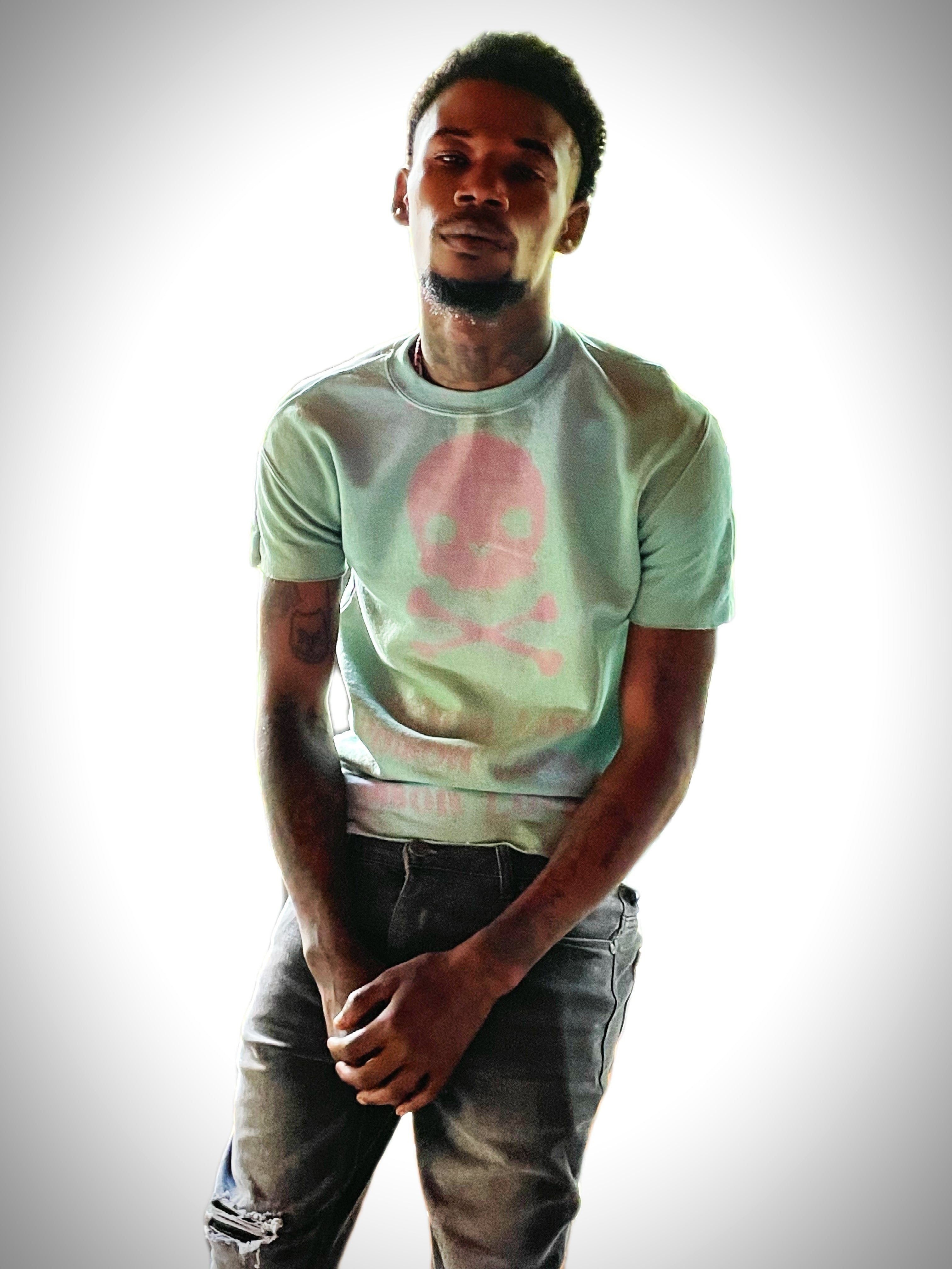 PoisonLove Green Space, Pink Skull Pullover Shirt Cropped