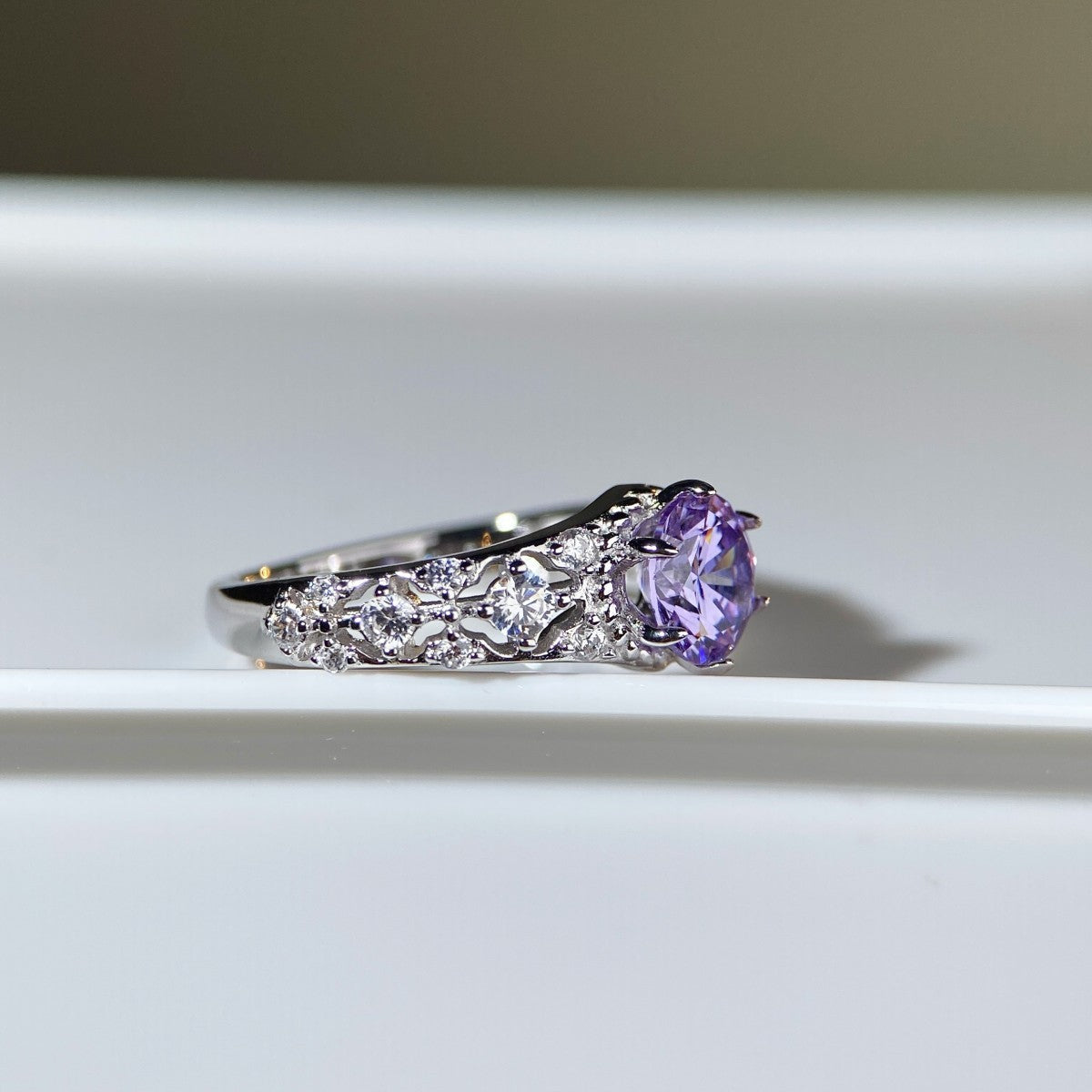 1 Karat D Color Chic Ring Hollow Out Moissanite