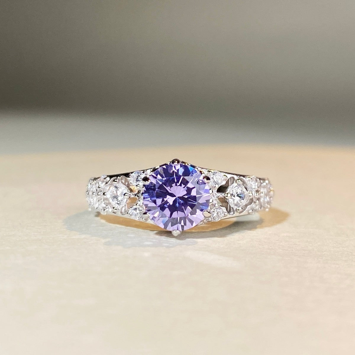 1 Karat D Color Chic Ring Hollow Out Moissanite